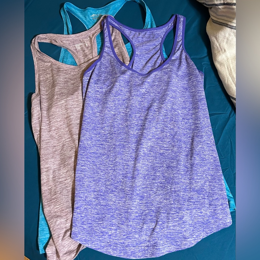 Women’s M tank top bundle